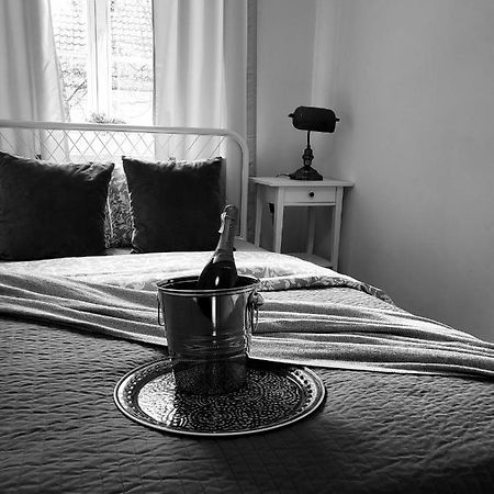 Apartamenty - Mi Old Town Swietojanska Варшава Экстерьер фото